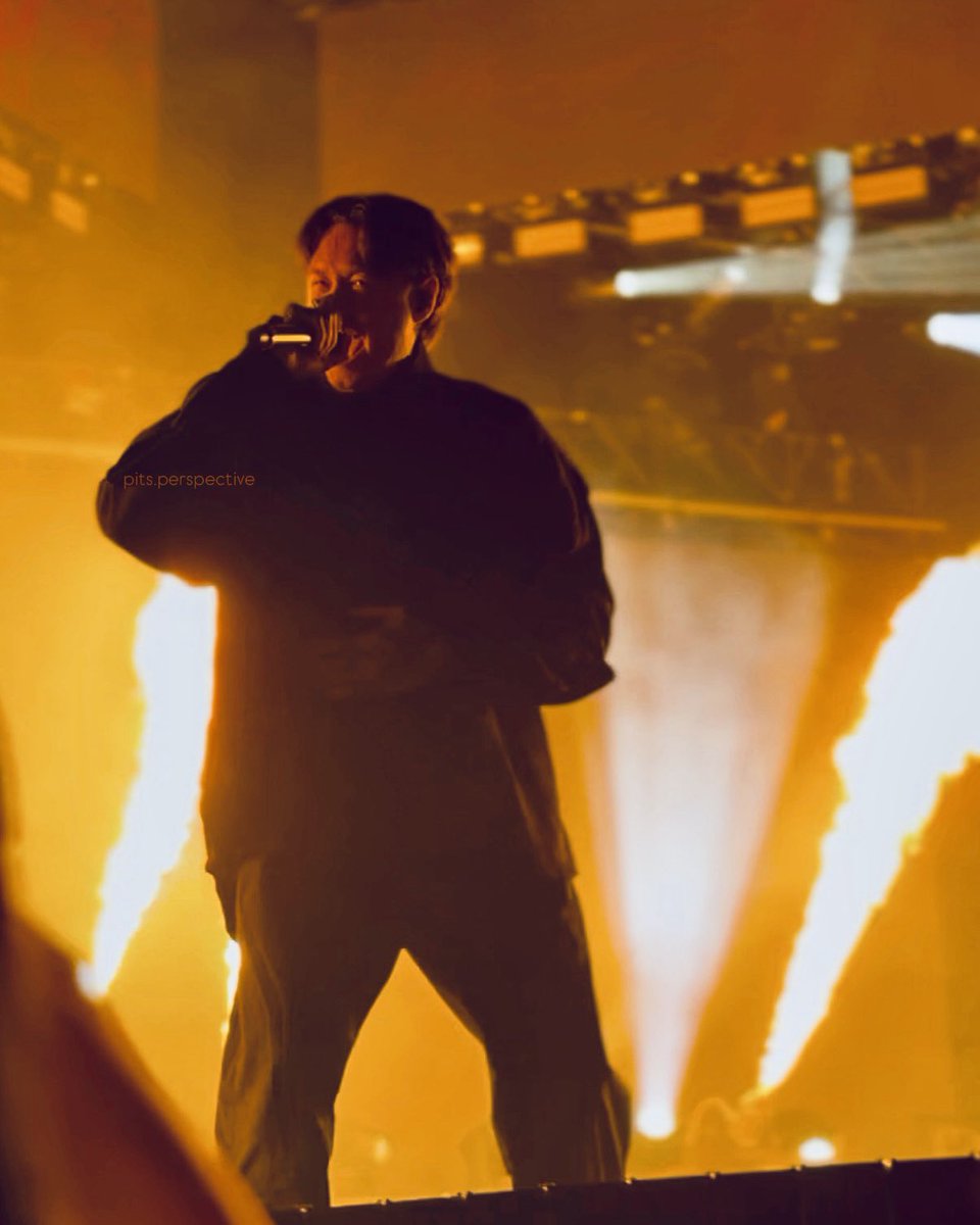 DJB___x's tweet photo. Noah Sebastian of @badomenscult 📸iPhone 16 Pro

First two taken during the Dublin show, second two taken during the London show. 

Do You Feel Love? Tour UK/EU 2025 
#BadOmens https://t.co/rSXhUNZtY6