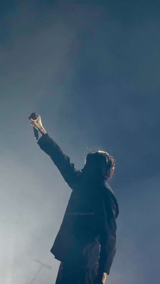 DJB___x's tweet photo. Noah Sebastian of @badomenscult 📸iPhone 16 Pro

First two taken during the Dublin show, second two taken during the London show. 

Do You Feel Love? Tour UK/EU 2025 
#BadOmens https://t.co/rSXhUNZtY6