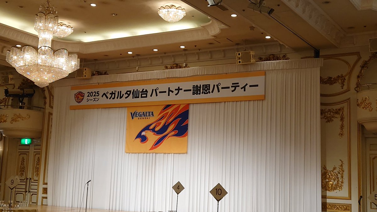 Tomo23024's tweet photo. 謝恩会楽しかったー🥰
みんなと写真撮れたし、サインももらえた🤭

#ベガルタ仙台 https://t.co/DKPfivvho2