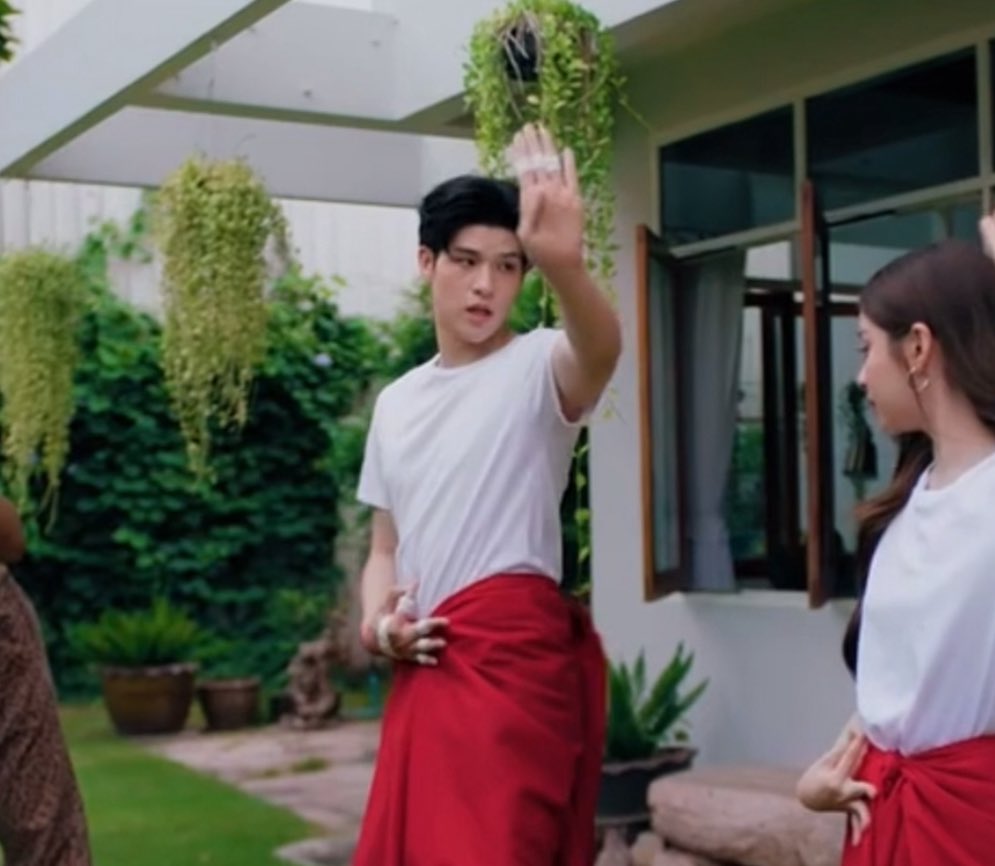 summerevenings_'s tweet image. จริงๆพี่รำเป็นตั้งนานละ แค่อยากให้สาวสอนไปงั้น รำสวยมาตั้งแต่เด็กด้วยซ้ำอะ 

#MuTeLuvFistFootFusionEP3
#skywongravee @skywongraveee