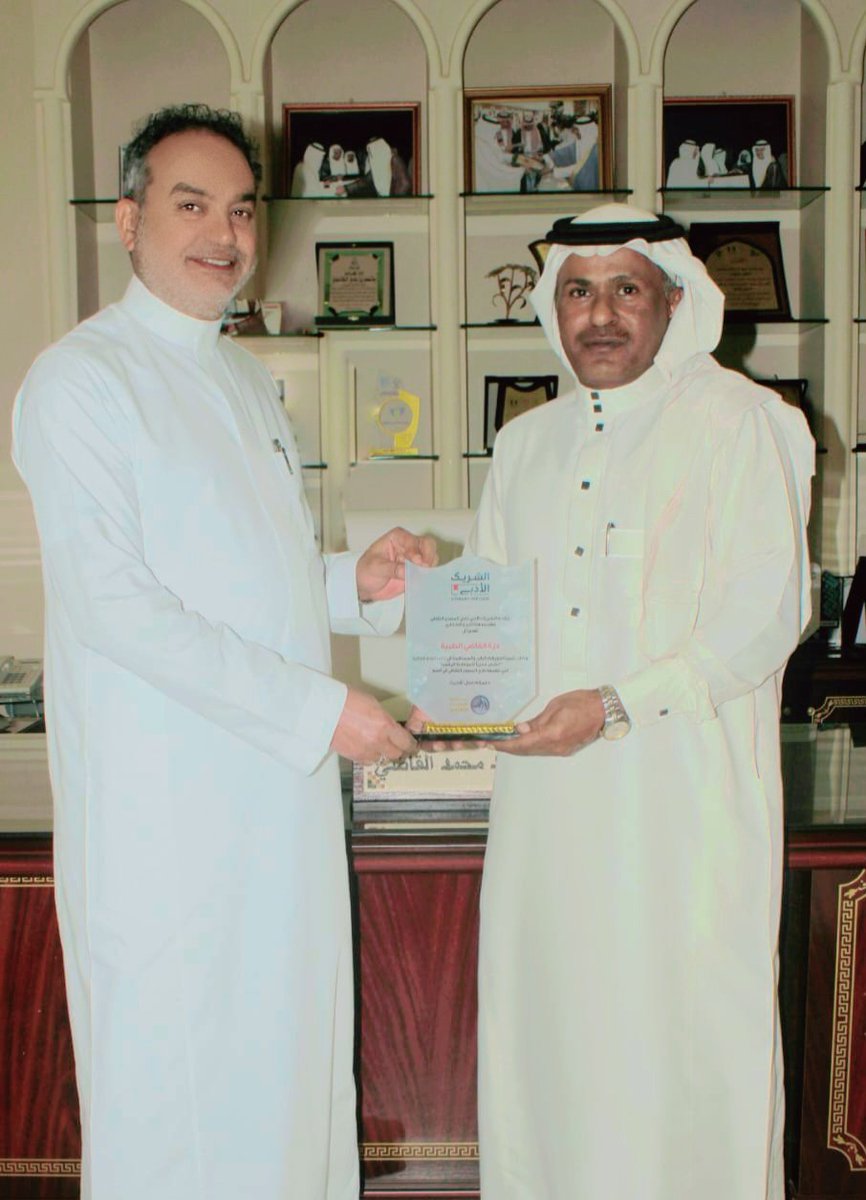 AlmasdrCC's tweet photo. خبر | نادي المصدر الثقافي يكرم الرئيس الفخري للنادي رئيس مجلس إدارة مجموعة درة القاضي الطبية في #تبوك الاستاذ محمد القاضي نظير دعمه الدائم وجهوده المبذولة في انجاح فعاليات النادي الثقافية. https://t.co/QwcGCVBTy2