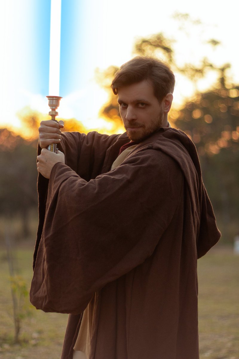 Fiz umas fotos de Obi-Wan Kenobi no por do sol e amei demais. É sempre bom ter projetos que eu não precise tirar a barba