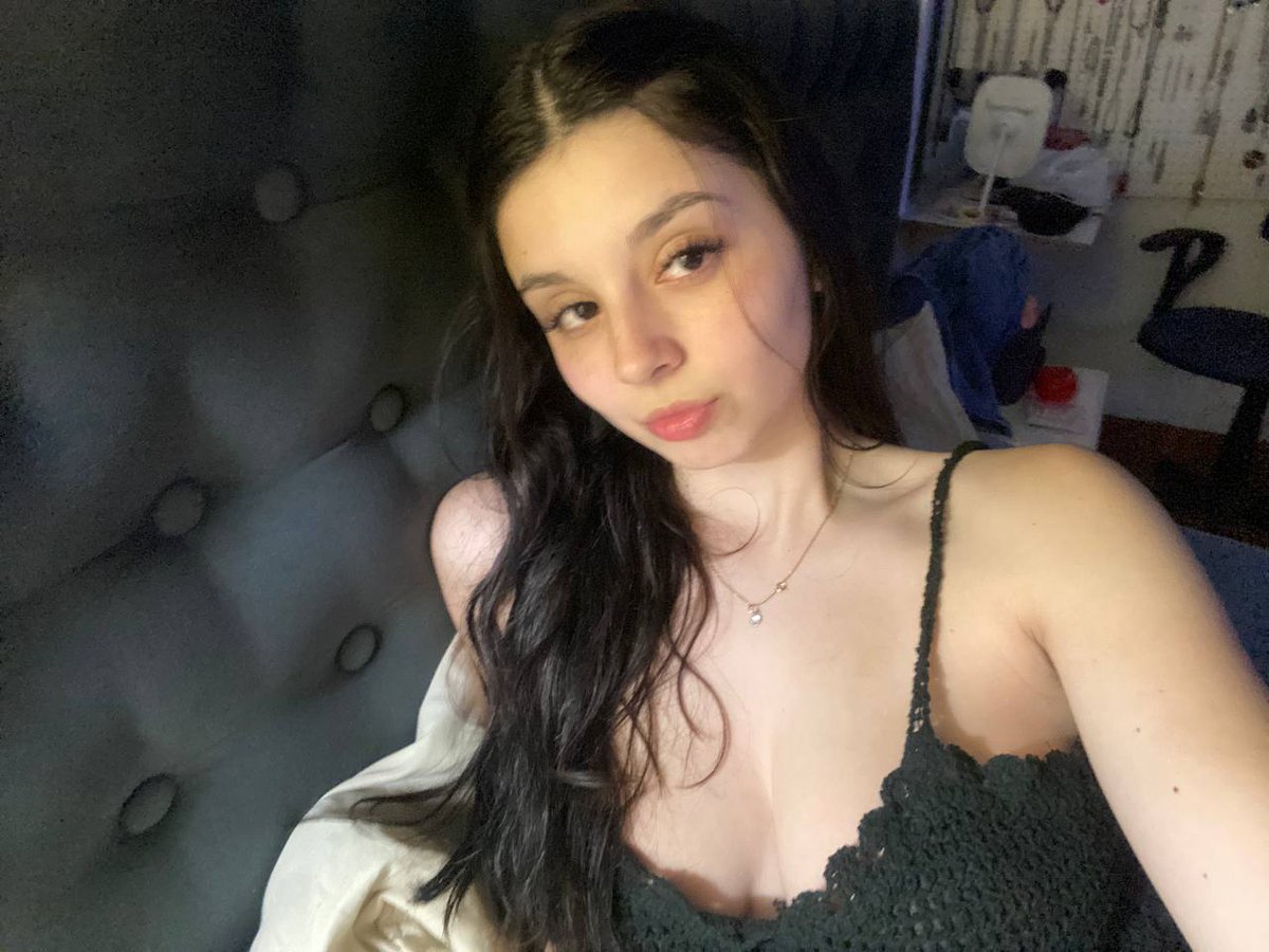 Emily 🌷 tweet media