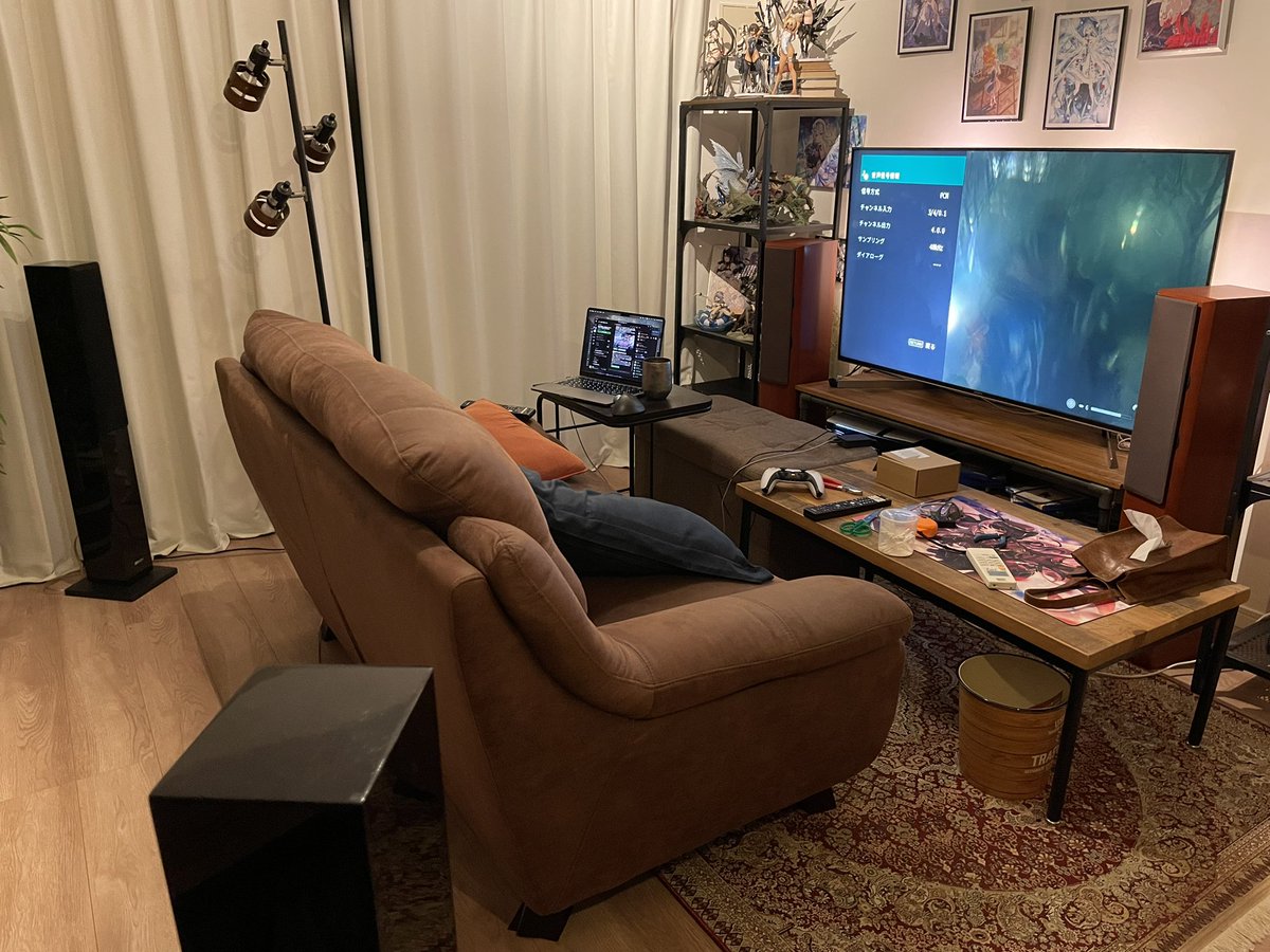 AVアンプとスピーカーの設定完了だぜ……。サブウーハーは接続不可だっ