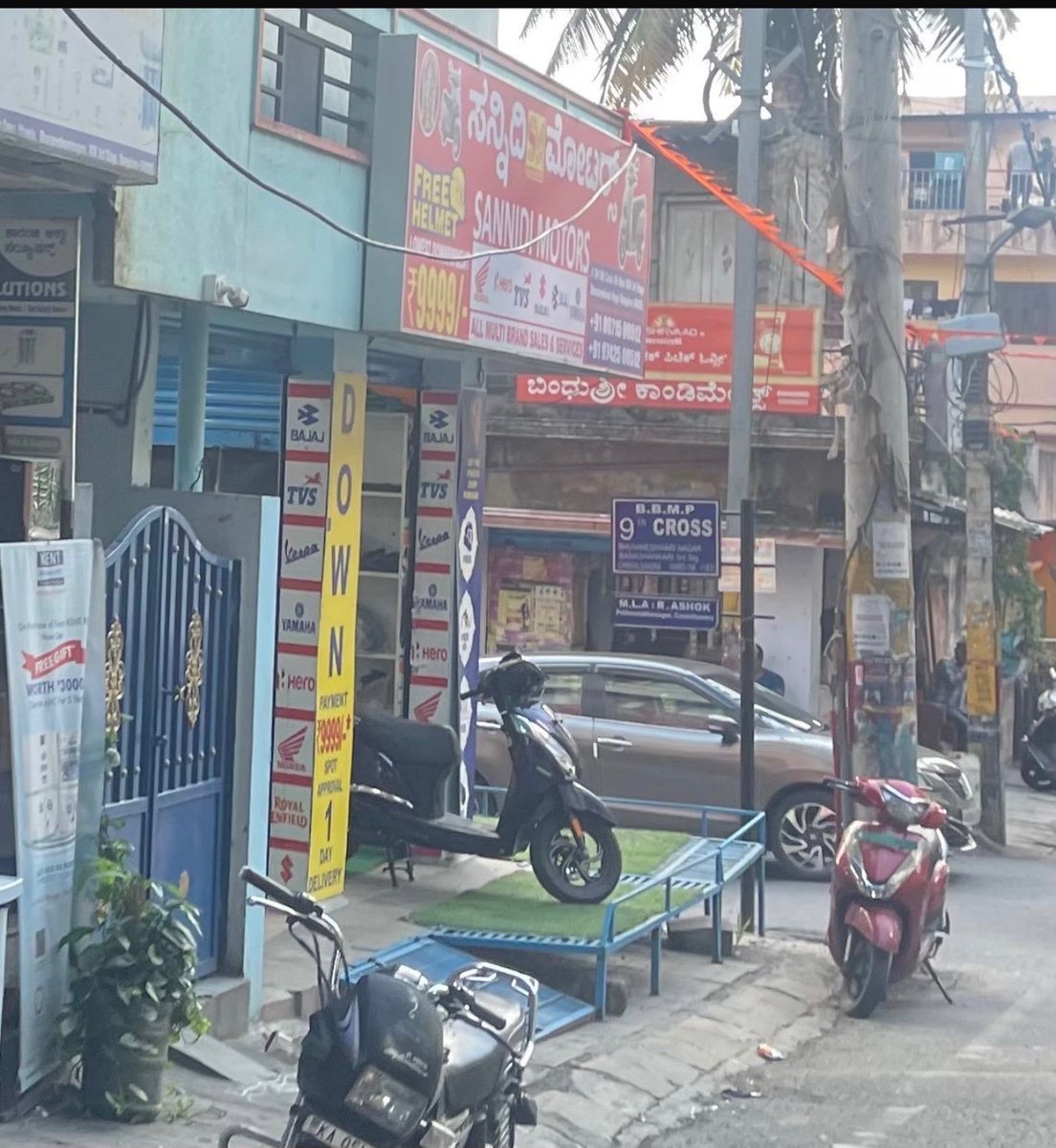 Digitalgurublr's tweet image. Footpath is completely occupied by this uneducateds, a mutton shop has built cement block for water tanker on footpath. Mutton bodies are hanged on footpaths in a congested road. Informed @bsktrfps but no use. @GBAChiefComm @GBA_office can you do something?  Lot of houses built…