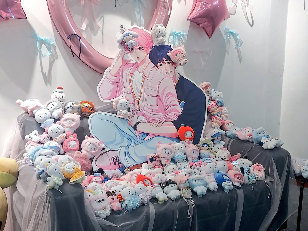 BlackCatGray's tweet image. มีแต่สีฟ้าชมพูเต็มไปหมดดด คาเฟ่จัดได้น่ารักมากๆ เห็นโทนสีแล้วมีแต่คำว่าน่ารักเต็มไปหมด 🤏🏻🫐🍓✨️
#berry_berriezคาเฟ่