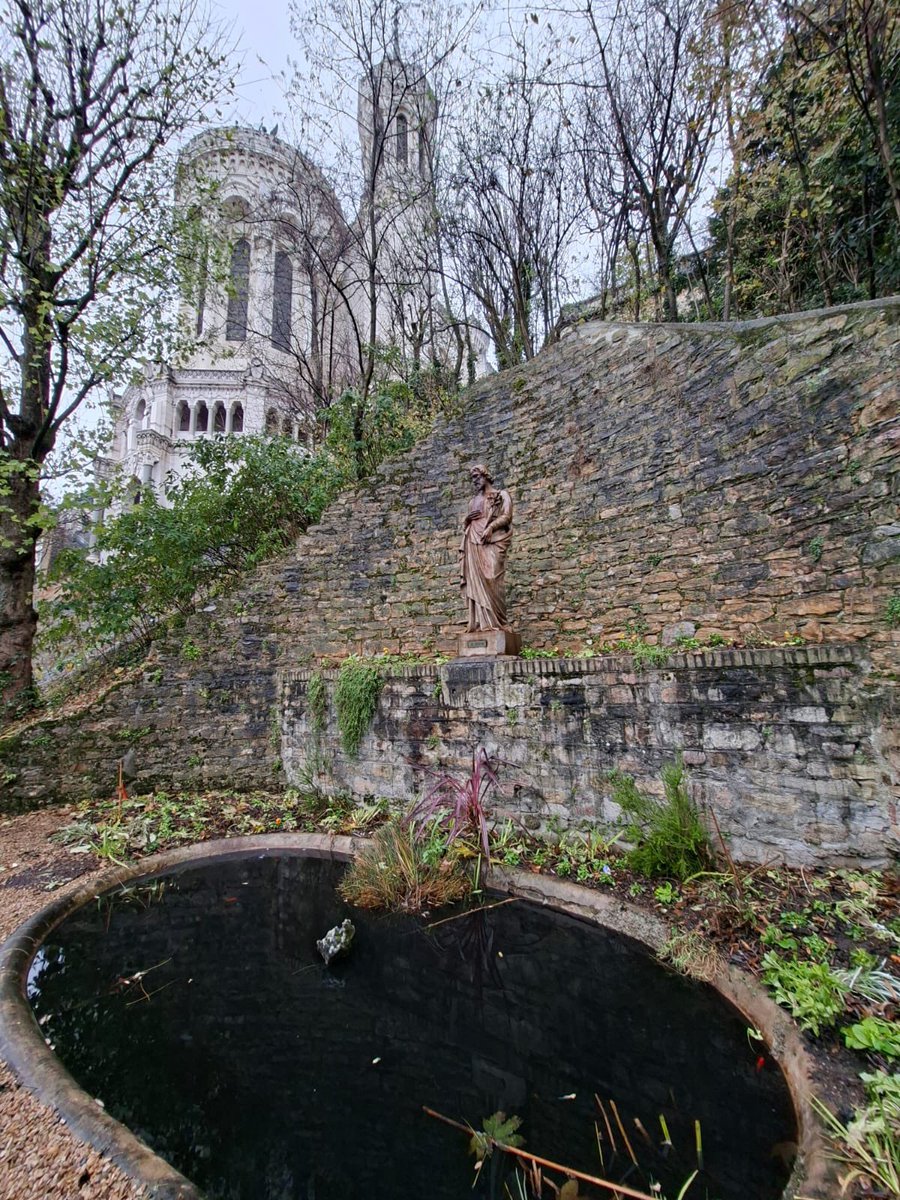 [Ligue 1] 14ème journée : Week-end - déplacement dans la Cité des Gones !
Une nouvelle défaite, des visites et diverses rencontres gastronomiques.
Olympique Lyonnais 3-0 FC Nantes
11 EC présents. 
#lespritcanari #EC02 #deplacement #foot #OLFCN
