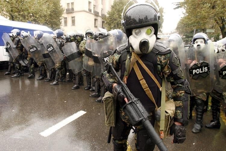 PopularFront_'s tweet image. 🇬🇪 #Georgia: A recent BBC investigation has found that during last year&apos;s anti-government protests in Tbilisi, water-cannons deployed by police may have been loaded with a World War I era chemical agent known as Bromobenzyl cyanide (more commonly known as camite).

Protesters and…