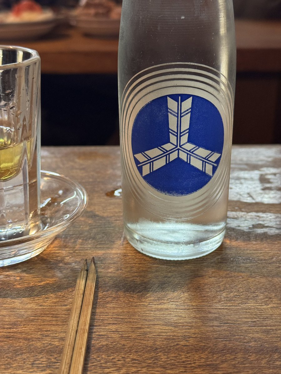 tinytinykingdom's tweet image. 今宵も、話題はニュー宇エラ、あんちゃんに、渋谷店までチャリで行けよ！なんて言われる店長もいれば、今日はアサヒな三ツ矢サイダーが復活と、おいしい😋だけじゃすまないレバウスジオです😅
#宇め割にサイダーするとうめわり酎ハイになるかな