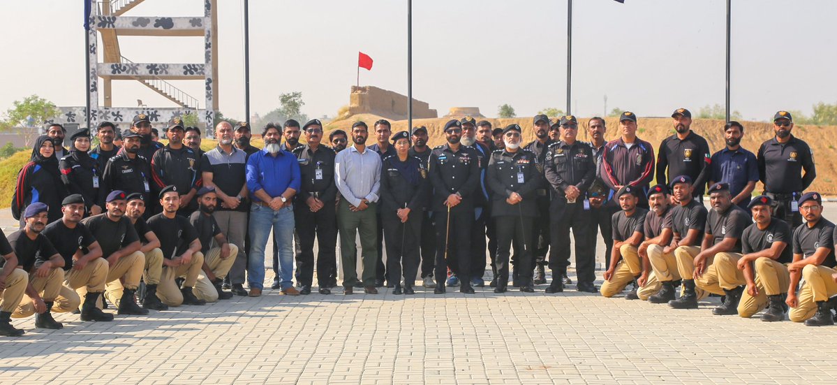 ssusindhpolice's tweet image. 𝐏𝐀𝐒𝐒𝐈𝐍𝐆 𝐎𝐔𝐓 𝐏𝐀𝐑𝐀𝐃𝐄 𝐎𝐅 𝐒𝐄𝐂𝐔𝐑𝐈𝐓𝐘 𝐃𝐈𝐕𝐈𝐒𝐈𝐎𝐍 𝐏𝐄𝐑𝐒𝐎𝐍𝐍𝐄𝐋 𝐇𝐄𝐋𝐃 𝐀𝐓 𝐒𝐒𝐔 𝐂𝐇𝐎𝐖𝐊𝐀𝐍𝐃𝐈 𝐇𝐄𝐀𝐃𝐐𝐔𝐀𝐑𝐓𝐄𝐑𝐒 – 𝟓𝟎 𝐎𝐅𝐅𝐈𝐂𝐄𝐑𝐒 𝐒𝐔𝐂𝐂𝐄𝐒𝐒𝐅𝐔𝐋𝐋𝐘 𝐂𝐎𝐌𝐏𝐋𝐄𝐓𝐄𝐃 𝐑𝐄𝐅𝐑𝐄𝐒𝐇𝐄𝐑 𝐂𝐎𝐔𝐑𝐒𝐄

#RefresherCourse