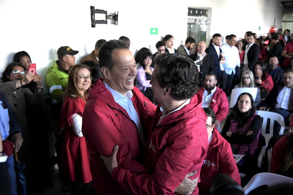 NvLiberalismo's tweet image. #Ahora estamos desde la @Registraduria realizando la inscripción oficial de nuestra lista al Senado. 

A través de la coalición #AhoraColombia tenemos un propósito claro de ofrecer al país una alternativa seria, moderna y responsable.