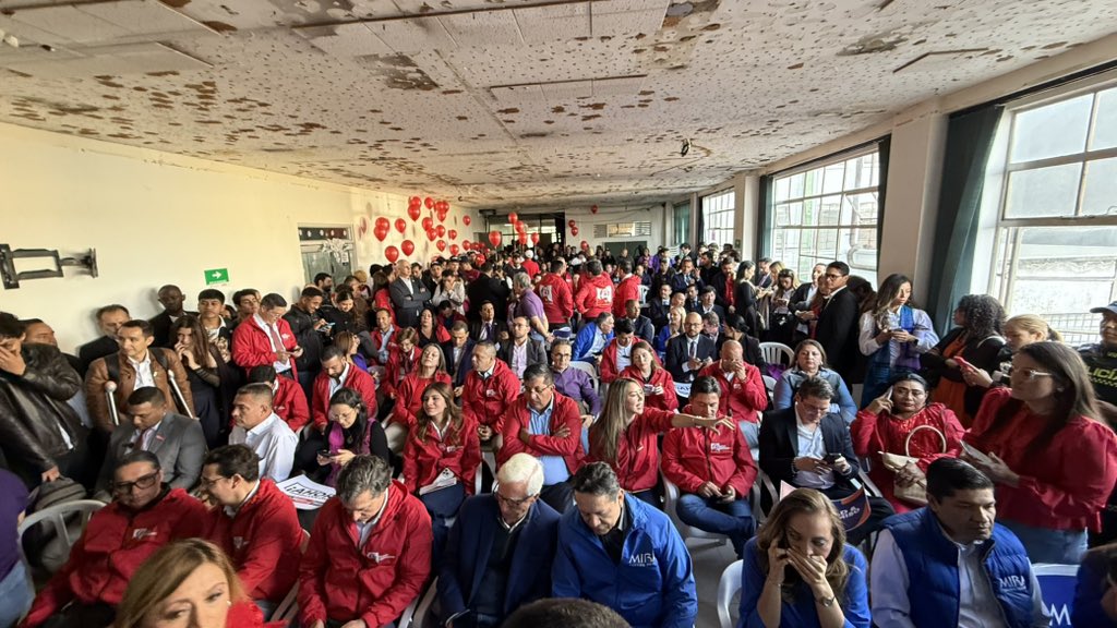 NvLiberalismo's tweet image. #Ahora estamos desde la @Registraduria realizando la inscripción oficial de nuestra lista al Senado. 

A través de la coalición #AhoraColombia tenemos un propósito claro de ofrecer al país una alternativa seria, moderna y responsable.