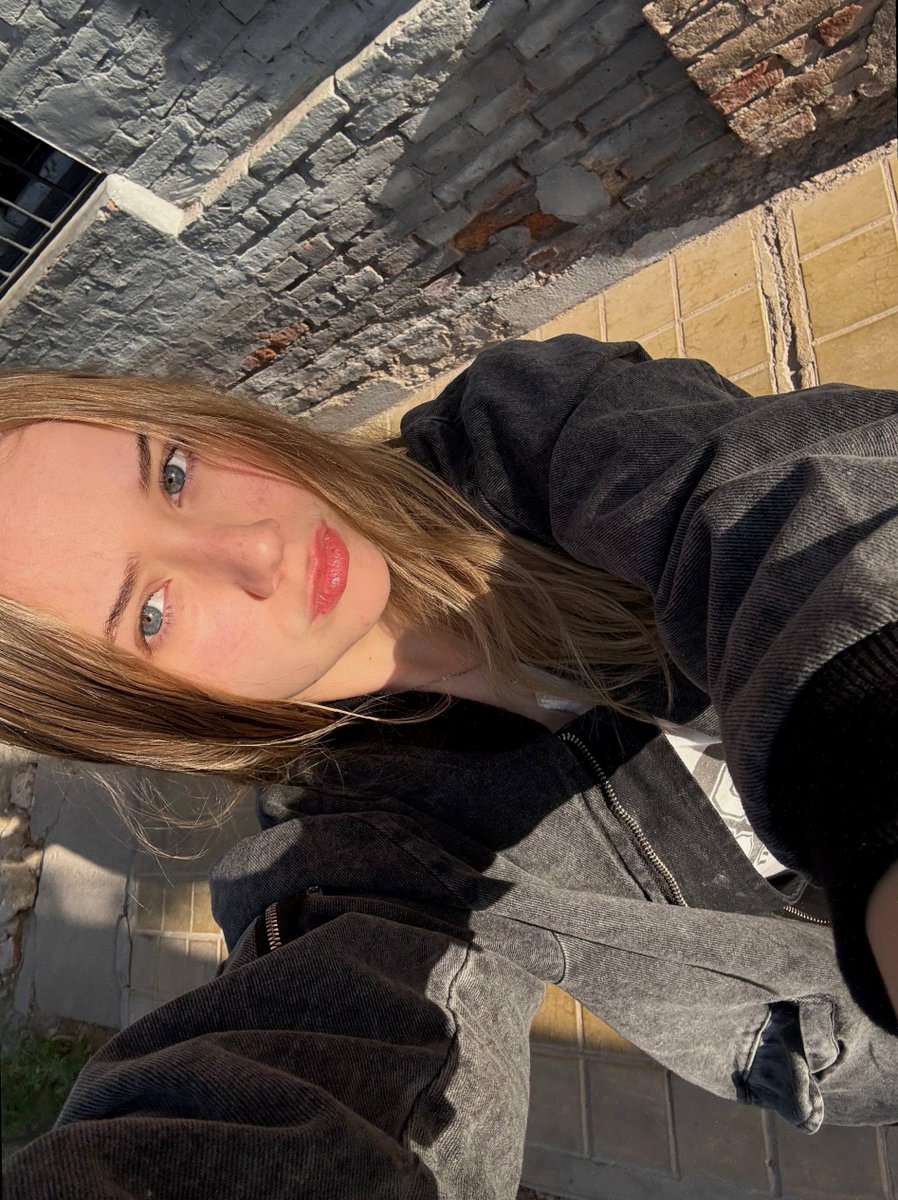 Script6z40b's tweet image. pretended to be okay and then bought myself tacos as therapy