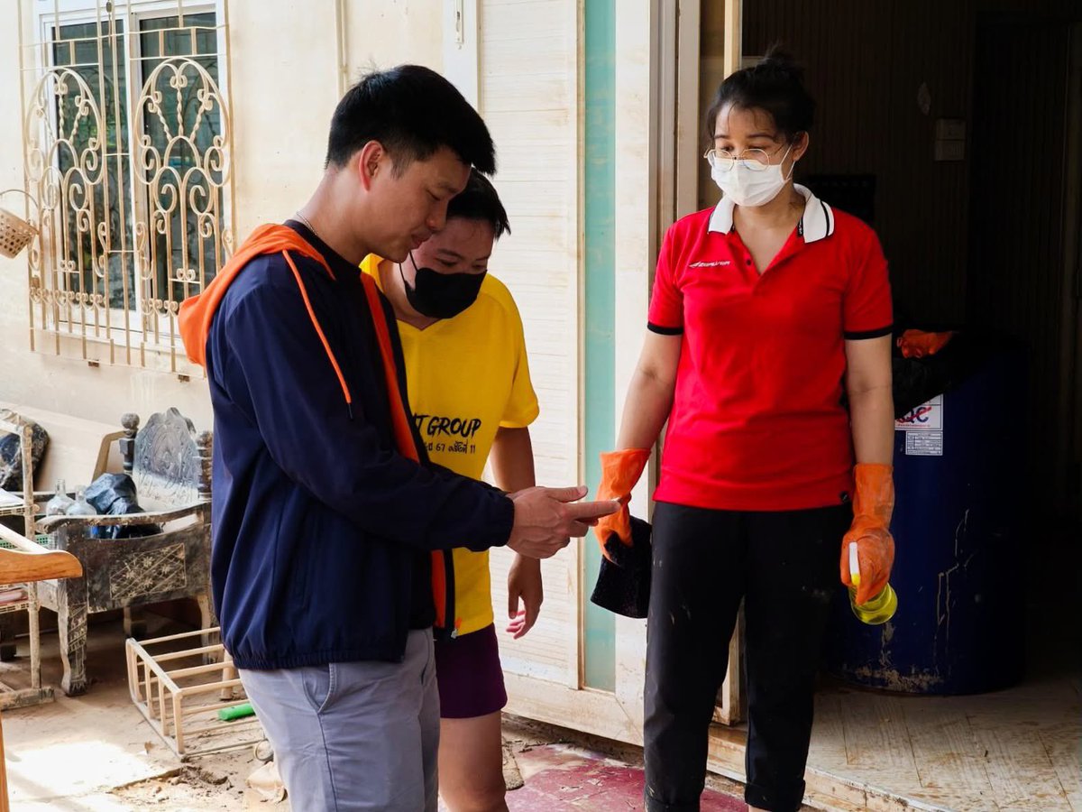 teng_pple's tweet image. อย่าผลักภาระให้ประชาชนต้องพิสูจน์ตัวเองเพื่อรับการเยียวยา น้ำท่วมใต้ครั้งนี้สาหัส พวกเขาสูญเสียมากเกินไปแล้ว
.
วันนี้ผมพร้อมทีมอาสากระจกเงาและทีมงานพรรคประชาชน ลงพื้นที่สำรวจความเสียหายของหาดใหญ่ สงขลา…