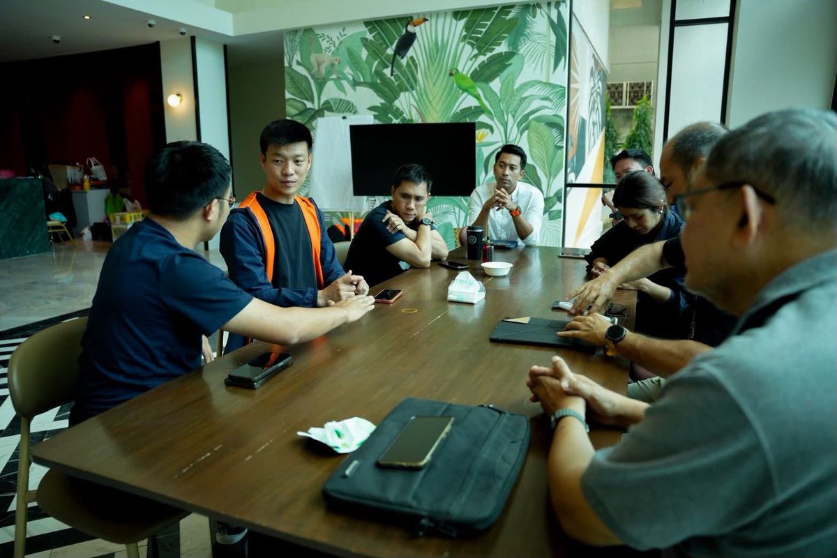 teng_pple's tweet image. อย่าผลักภาระให้ประชาชนต้องพิสูจน์ตัวเองเพื่อรับการเยียวยา น้ำท่วมใต้ครั้งนี้สาหัส พวกเขาสูญเสียมากเกินไปแล้ว
.
วันนี้ผมพร้อมทีมอาสากระจกเงาและทีมงานพรรคประชาชน ลงพื้นที่สำรวจความเสียหายของหาดใหญ่ สงขลา…