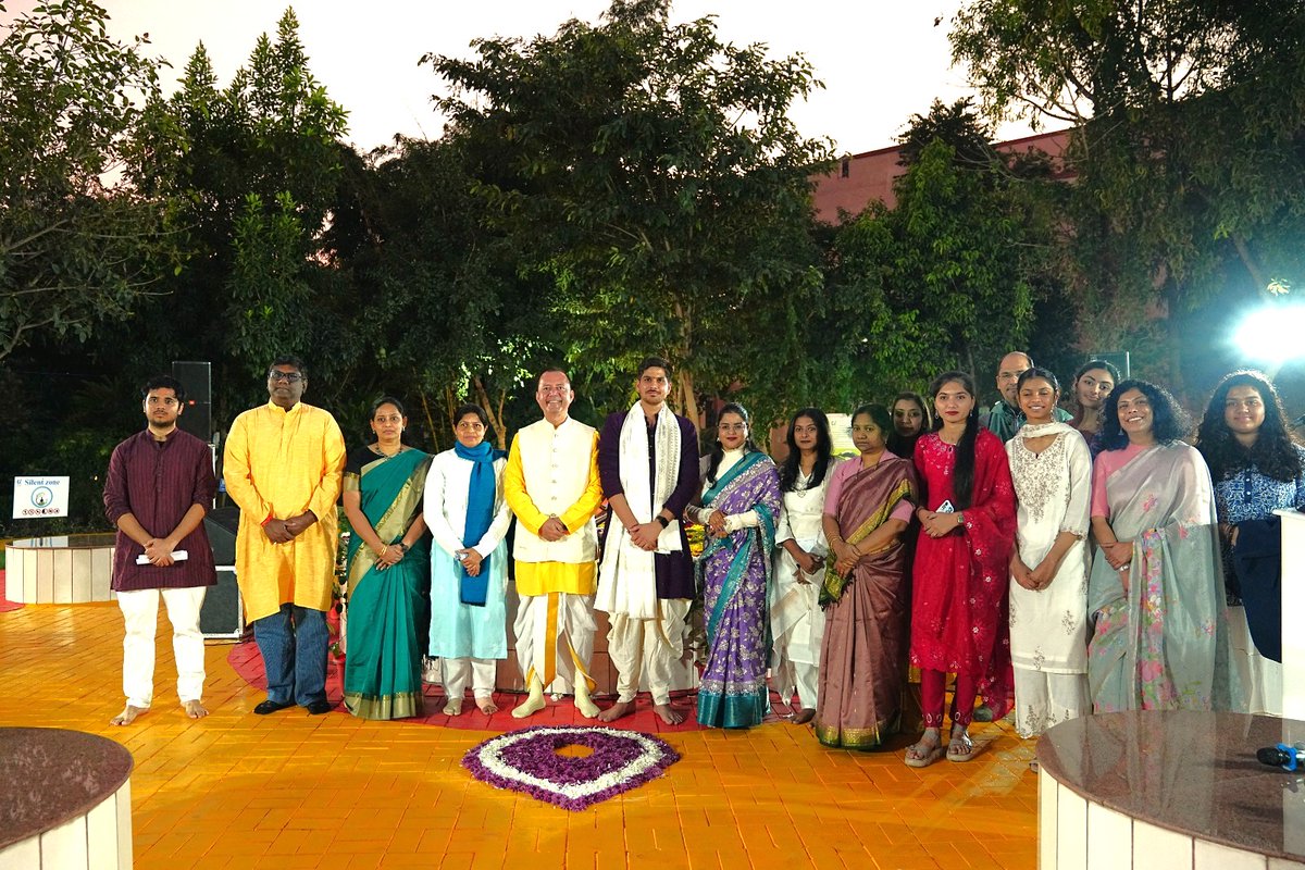 IIM_I's tweet image. Celebrating the timeless legacy of #GitaJayanti at IIM Indore, our community came together once again in the Spiritual Garden to immerse in the sacred verses of Chapter 12 - Bhakti Yoga, the path of devotion and inner strength.

#IIMIndore #GitaJayanti2025 #BhaktiYoga
