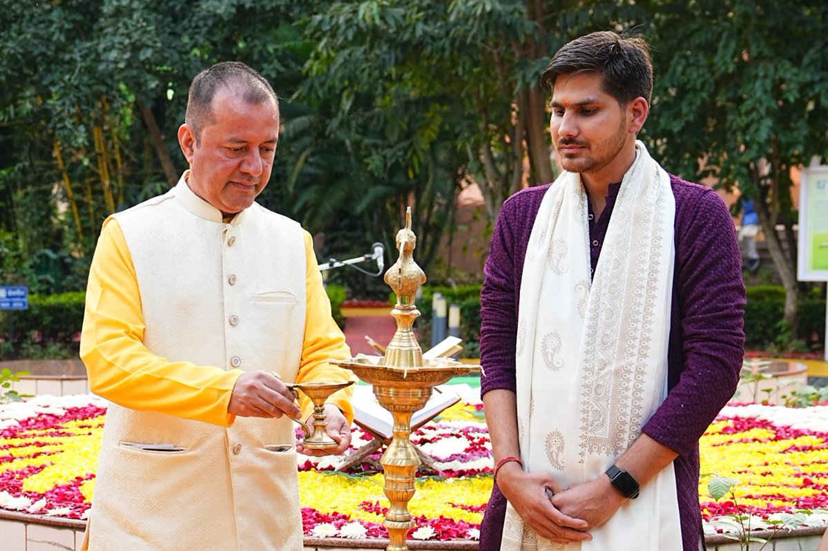 IIM_I's tweet image. Celebrating the timeless legacy of #GitaJayanti at IIM Indore, our community came together once again in the Spiritual Garden to immerse in the sacred verses of Chapter 12 - Bhakti Yoga, the path of devotion and inner strength.

#IIMIndore #GitaJayanti2025 #BhaktiYoga
