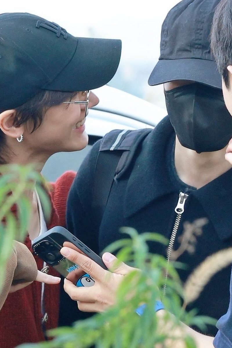 youxcoolkids's tweet image. “ถ้าไอไปไหวเดี๋ยวไอไปนะ”

ㅠㅜㅠㅜㅜ เบบี๋ชีก็ก็รักของชีมากจริงๆ เอ็นดูแฟนมาก แสดงคอนเสร็จบินกลับมาถึงเกาหลีสายตรงมาส่งแจฮยอนเข้ากรมเลยทันที ก่อนเข้ากรมก็ออกไปเจอกัน แจฮยอนโทรหา ทำอะไรอยู่ มาเจอมั้ย คือรักกันมากสุดๆ