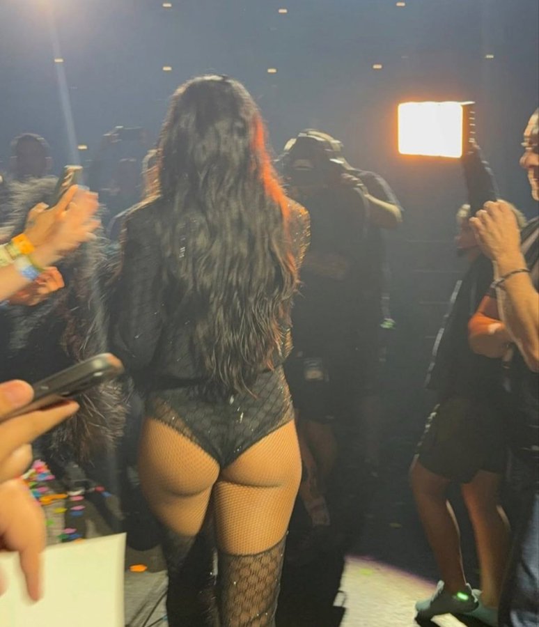 FischerRandom1's tweet image. Hey babe, do you like her outfit? 🍑💦 #DuaLipa