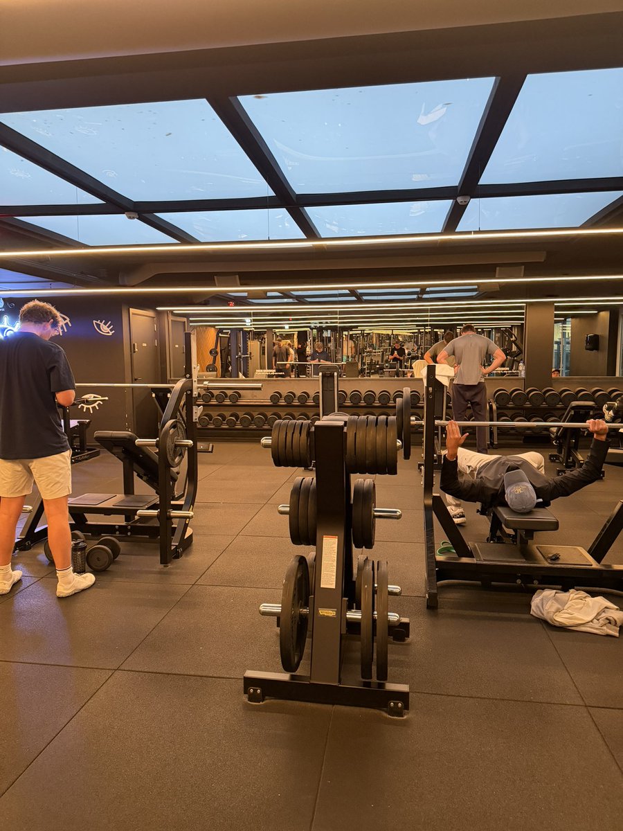 TedPillows's tweet image. Gym time to clear my mind. 

What is your way to relax?