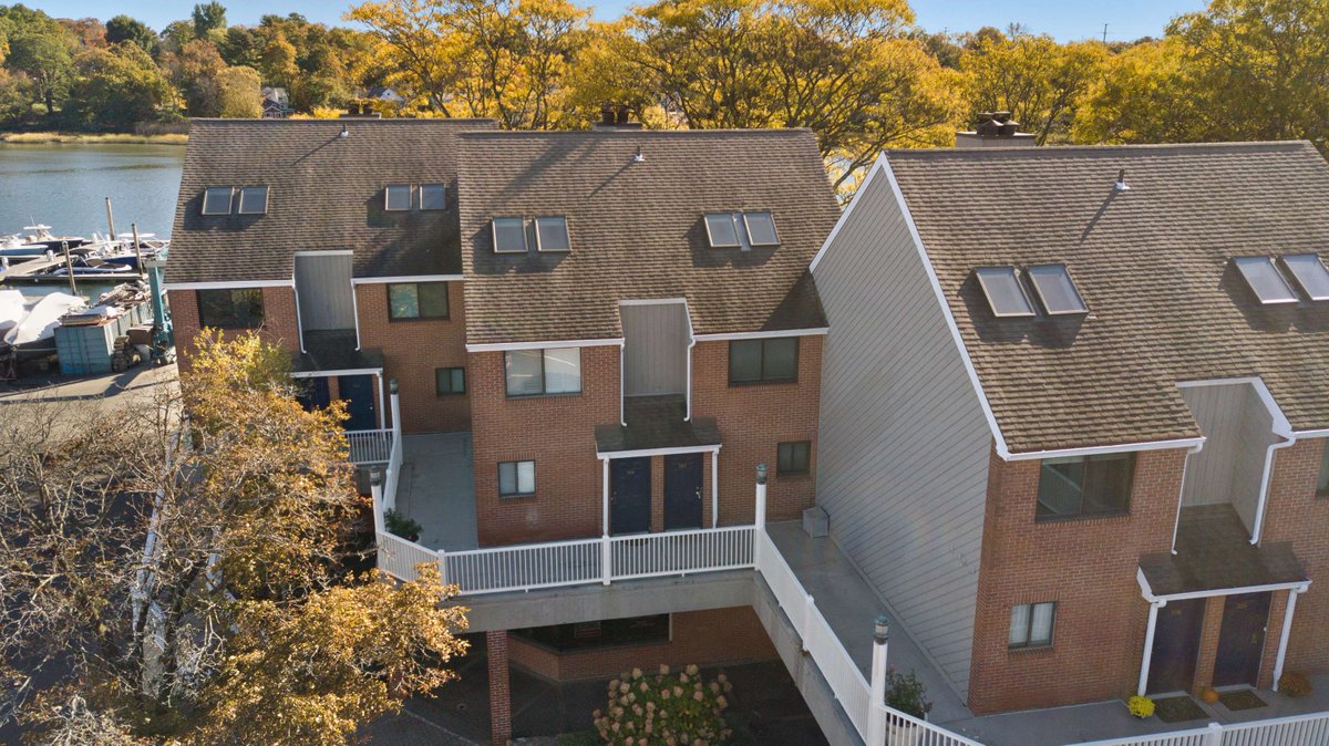 klarerur's tweet photo. 🤩Just listed: 2 beds, 2 bath condo rental in Greenwich at River Front, Palmer Point.🏖️

https://t.co/7QB7LlSRNh

🌲For all your real estate needs, Call the Swiss ⛑Guy Today! 203.970.9633 #UrsTheSwissGuy
Website: https://t.co/SkaFgD5Lx2 https://t.co/aKYWU4b0dX