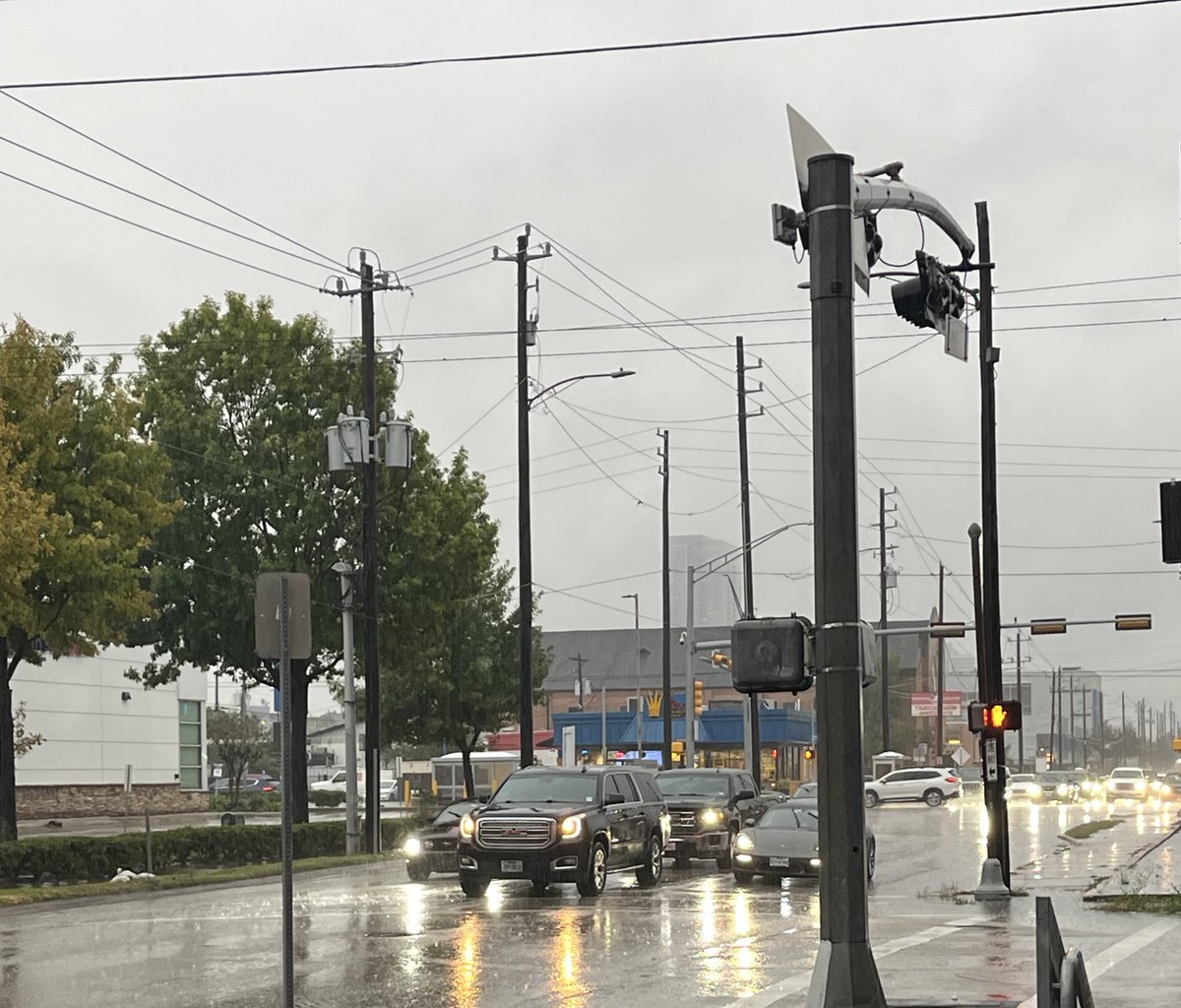 TxDOTHouston's tweet image. Heavy rain impacting roadway travel today. Please use caution while driving. Slow down and stay off the phones. Avoid high water!