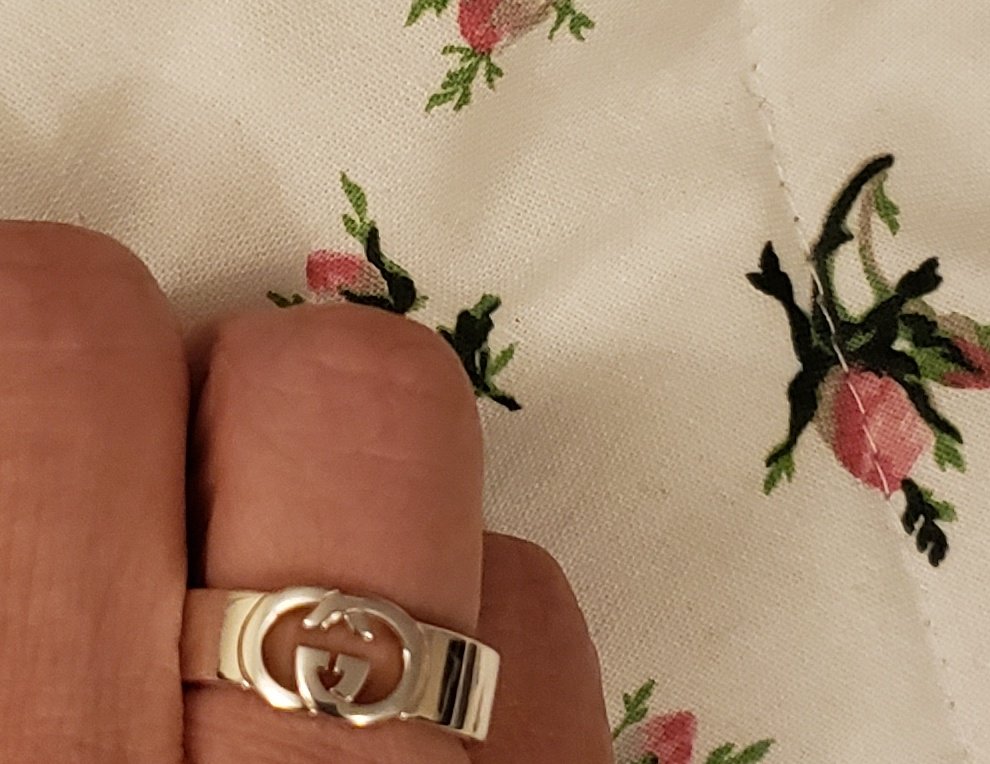 私の新しい１年が今日から始まりました✨
特に変わったことはないけど、
YUZU DIARY使い始めました✨
ちょうど今日から書き込める😃

シルバーリング気に入ってます🎵

#GUCCI_YH 
#羽生結弦DIARY