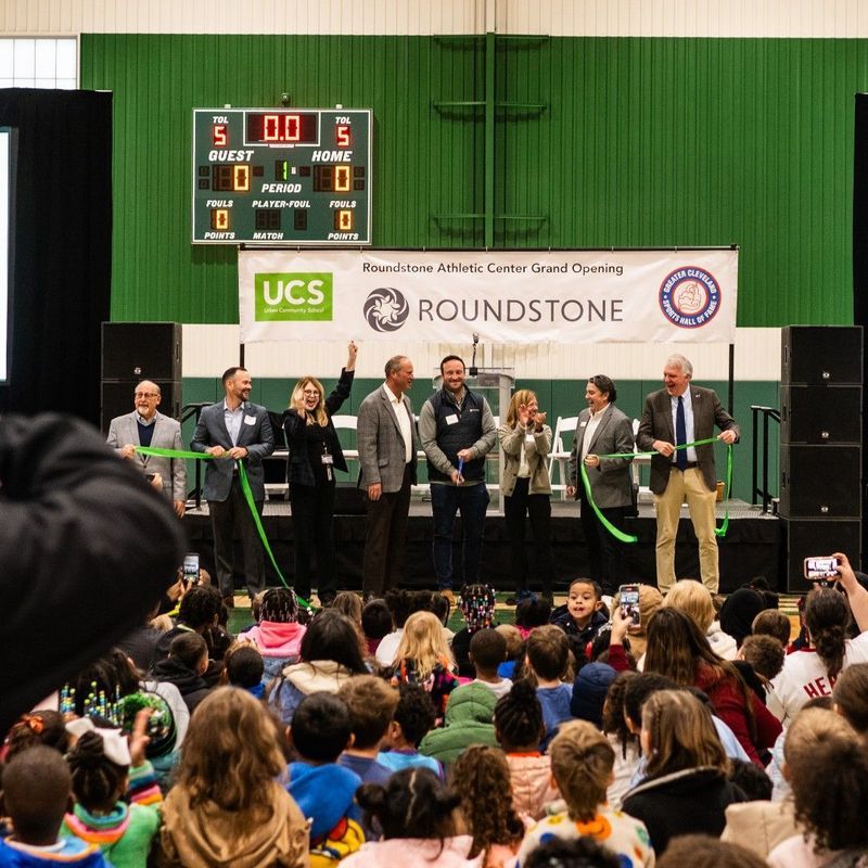 RoundstoneMike's tweet image. Doors open, hoops up, inspiration everywhere. The Roundstone Athletic Center at UCS is live! 🏀 Big cheers to UCS, Roundstone Insurance, and the Greater Cleveland Sports Hall of Fame for making this dream real. Can’t wait to see future legends in action.