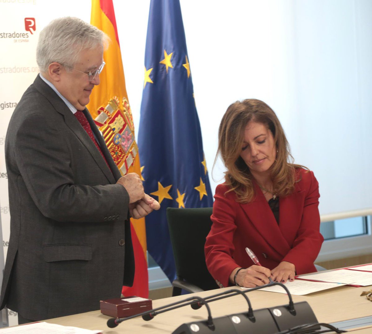 ¡Enhorabuena Decana! <a href="/CharoJi93710291/">Rosario Jimenez</a>

¡Os deseo a toda la Junta de Gobierno del Colegio de Registradores <a href="/Registrador_es/">Registradores de España</a> el mayor de los éxitos en vuestra gestión!