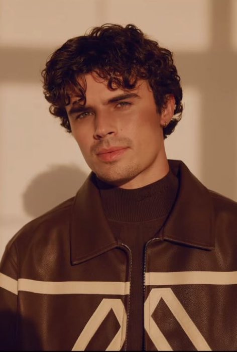 excelismm_'s tweet image. well okay nic