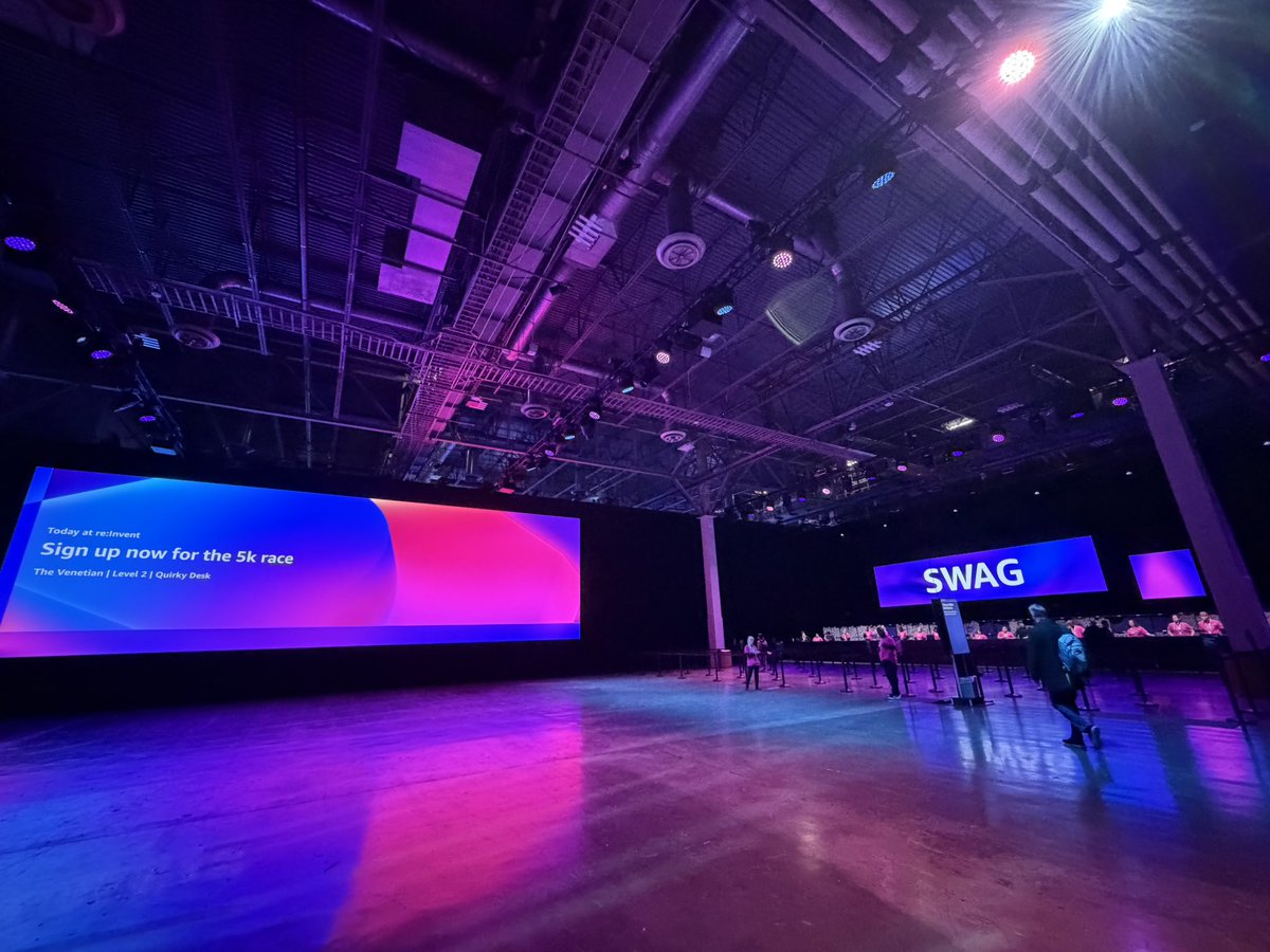 kissmint3395's tweet image. 会場広過ぎて迷子になりそう🥺 #AWSreInvent
