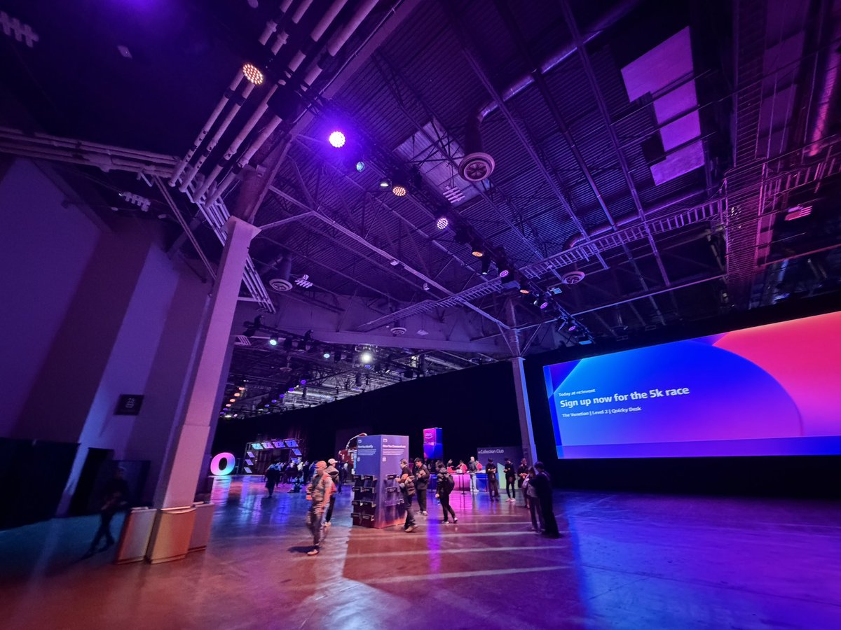 kissmint3395's tweet image. 会場広過ぎて迷子になりそう🥺 #AWSreInvent