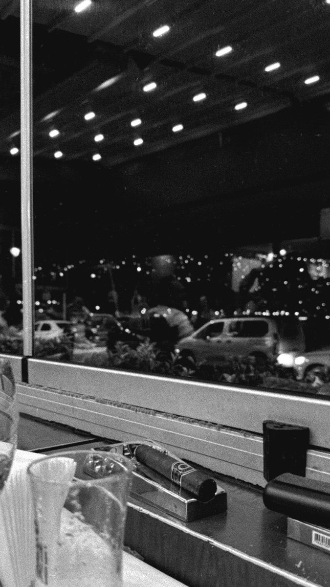 Belli etmez insan;
Kalbinin en hassas yerine dokunan imtihanı...
Çocuktan, kuştan, kediden dua ister bazen,
Ruhundaki sızı için...🪄

                                                       #Geceye ✨