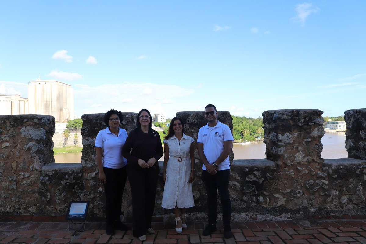 En mis primeros días en Santo Domingo, pude recorrer lugares emblemáticos en la Zona Colonial, donde también pude disfrutar de un rico café dominicano, con la enriquecedora compañía de Freddy Ginebra. Me alegra saber que falta mucho por recorrer para seguir conociendo más de este