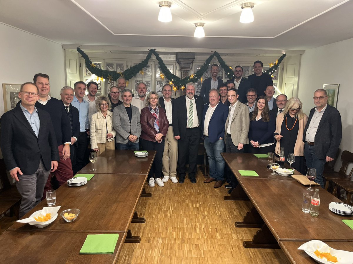 Jahrestreffen der Gruppe Wohn- und Grundeigentum des Winterthurer Stadtparlaments. Vielen Dank für den interessanten Austausch und das wertvolle Engagement für das Hauseigentum. 

#immobilien #immobilienmarkt #hauseigentum #wohneigentum #winterthur #politik <a href="/HEVWinterthur/">HEV Winterthur</a>