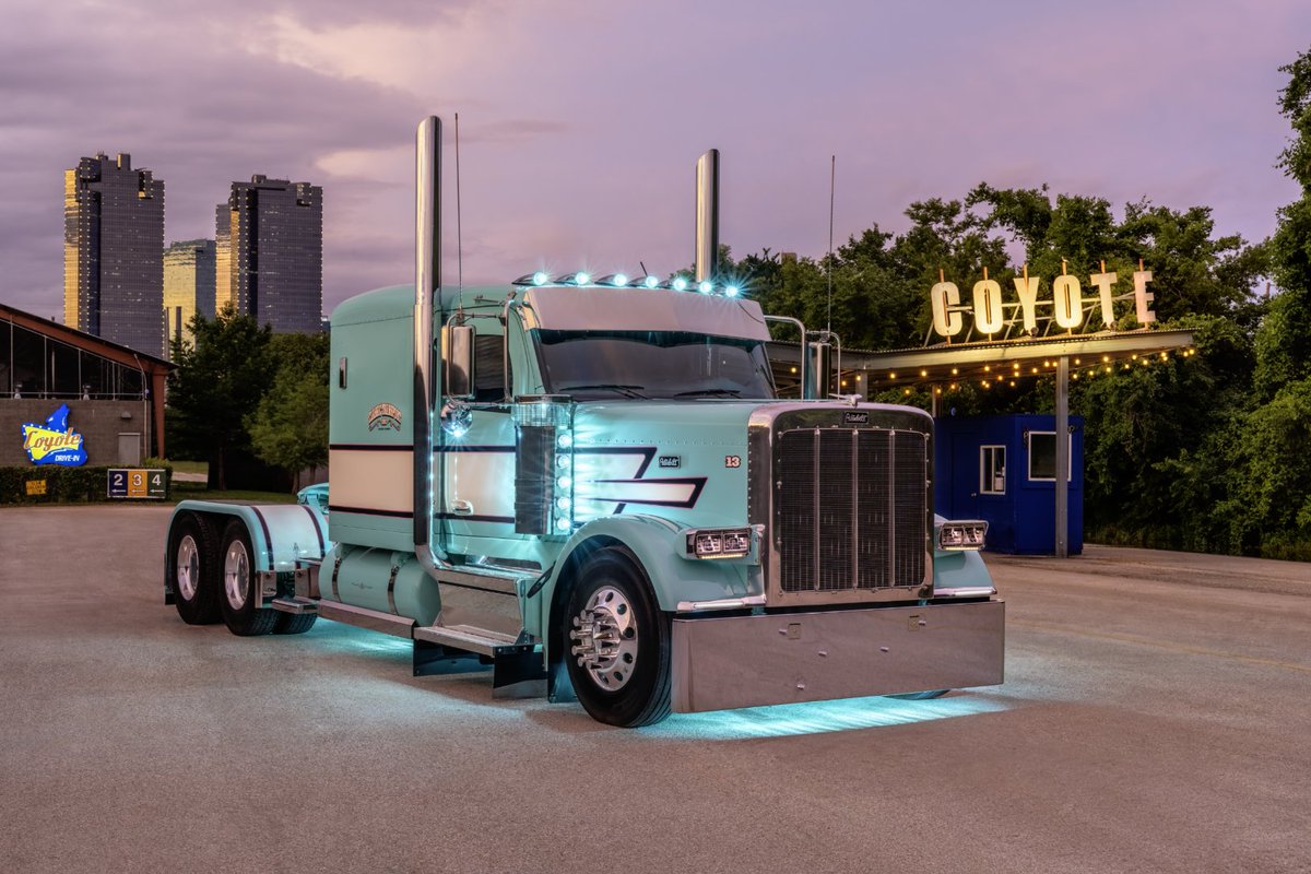Closing out the 2025 SuperRigs calendar in style! Bob’s 2024 Peterbilt 589L is what pride and performance look like after 43 years of running Rotella.