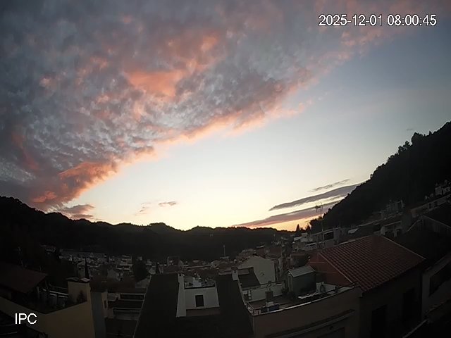 MeteoAdM's tweet photo. #Bonanit des de la part alta d'#ArenysdeMunt Avui hem encetat #setmana #mes i #hivernmeteorològic amb un #dilluns radiant amb relativa bona la de dia (15,7°C) i fred de #nit (3°C) Segueix el fil👇 https://t.co/aRyjZQl9vB