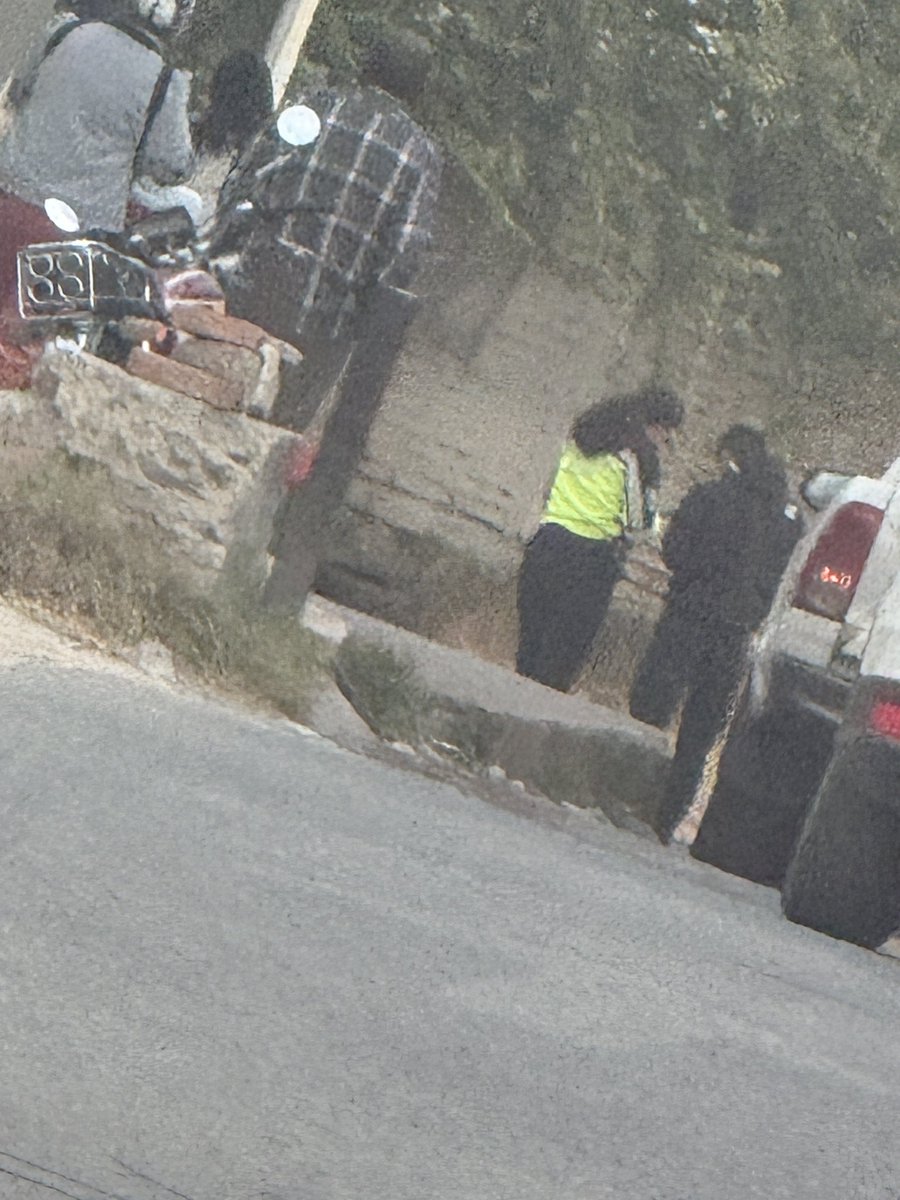 bogarth58's tweet photo. @ElSaltoGob @JaliscoVial @TelevisaGDL no logro entender por obstruir un carril de salida ya que eso ayuda a agilizar la salida de varias colinas alrededor de las pintas ( Prepa 17 ) https://t.co/20J9GwscwI
