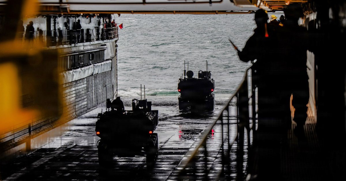 pascalbtr's tweet image. Les Marines du 2nd Assault Amphibian Battalion de la 2nd Marine Division 🇺🇸 s&apos;entrainent au débarquement / rembarquement de leur ACV (Amphibious Combat Vehicle). 
📷FB 2d Marine Division