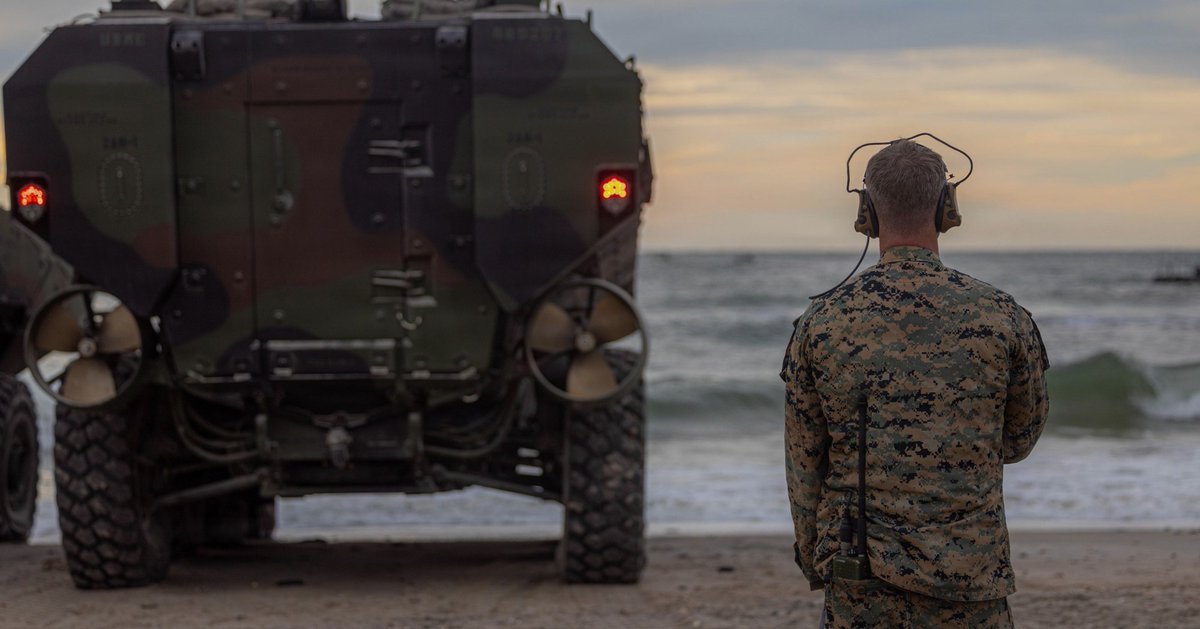 pascalbtr's tweet image. Les Marines du 2nd Assault Amphibian Battalion de la 2nd Marine Division 🇺🇸 s&apos;entrainent au débarquement / rembarquement de leur ACV (Amphibious Combat Vehicle). 
📷FB 2d Marine Division