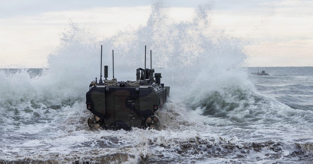 pascalbtr's tweet image. Les Marines du 2nd Assault Amphibian Battalion de la 2nd Marine Division 🇺🇸 s&apos;entrainent au débarquement / rembarquement de leur ACV (Amphibious Combat Vehicle). 
📷FB 2d Marine Division
