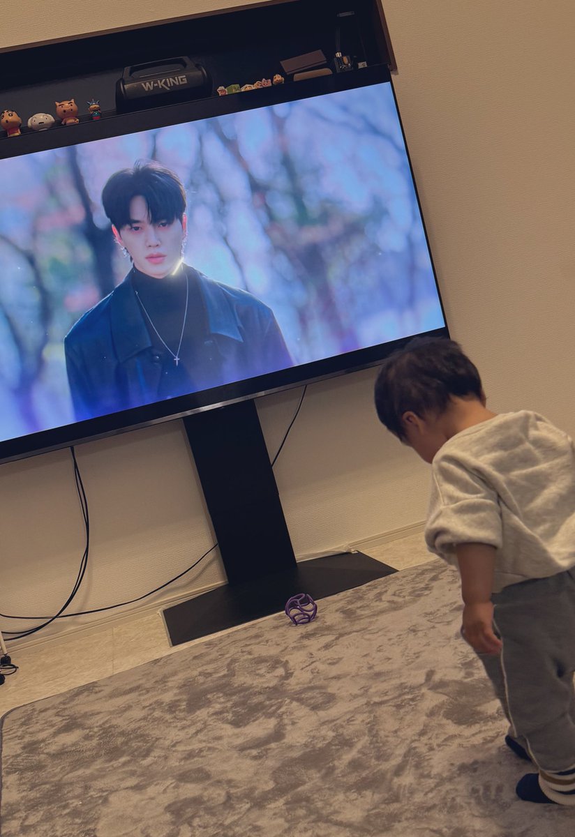 199803_19's tweet photo. 安定の友達の家で🤝
友達ベビくんには悪いけど、マイデーモンにさせてもらったよwww😈 https://t.co/X94mgFY2ES