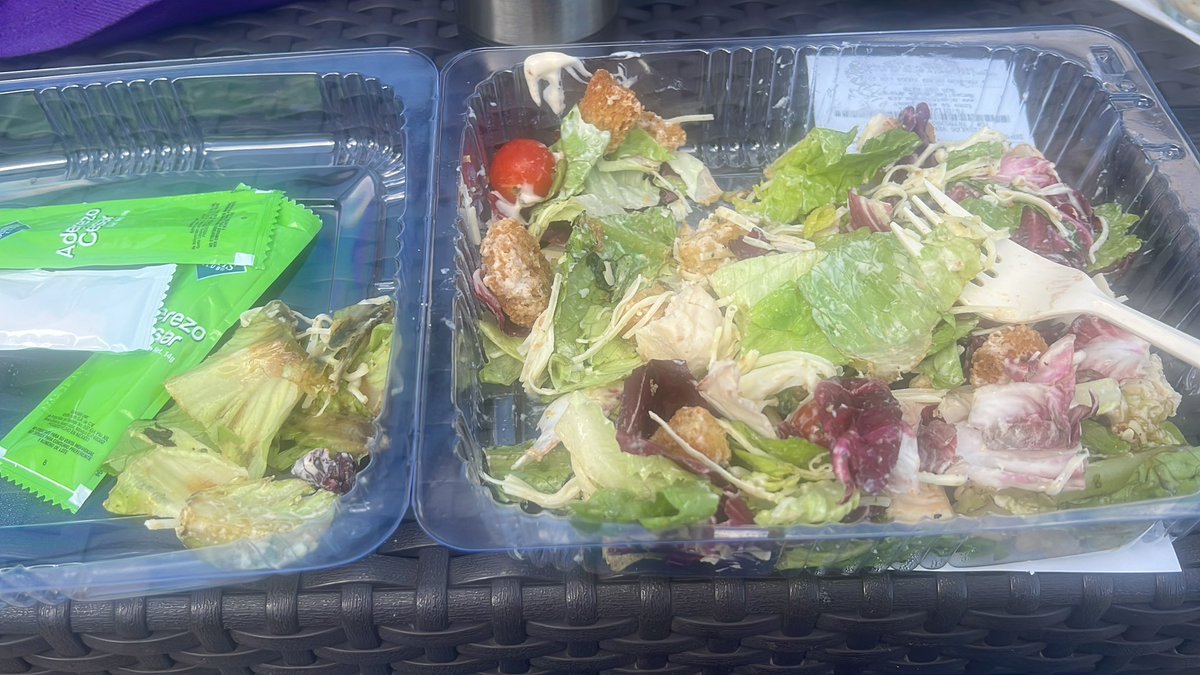 ElizabethZvenKr's tweet photo. @SamsClubMexico oigan… que pedo con la calidad de sus alimentos. Esto lo tuve que tirar porque use mi tiempo de comida para ir a su tienda de Cancun y hasta tu pinche pollo esta hasta hechado a perder… que asqueroso es esto https://t.co/SzWxXy45I5