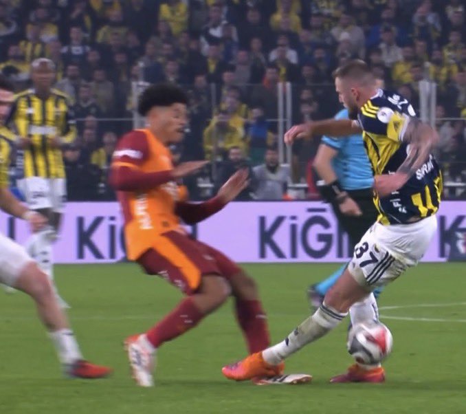 First picture: Red card. 
2nd Picture: Not even a foul or  a Yellow card. 

Horrible officiating in the Fenerbahce vs Galatasaray game!! 🤦🏾‍♂️🤦🏾‍♂️!