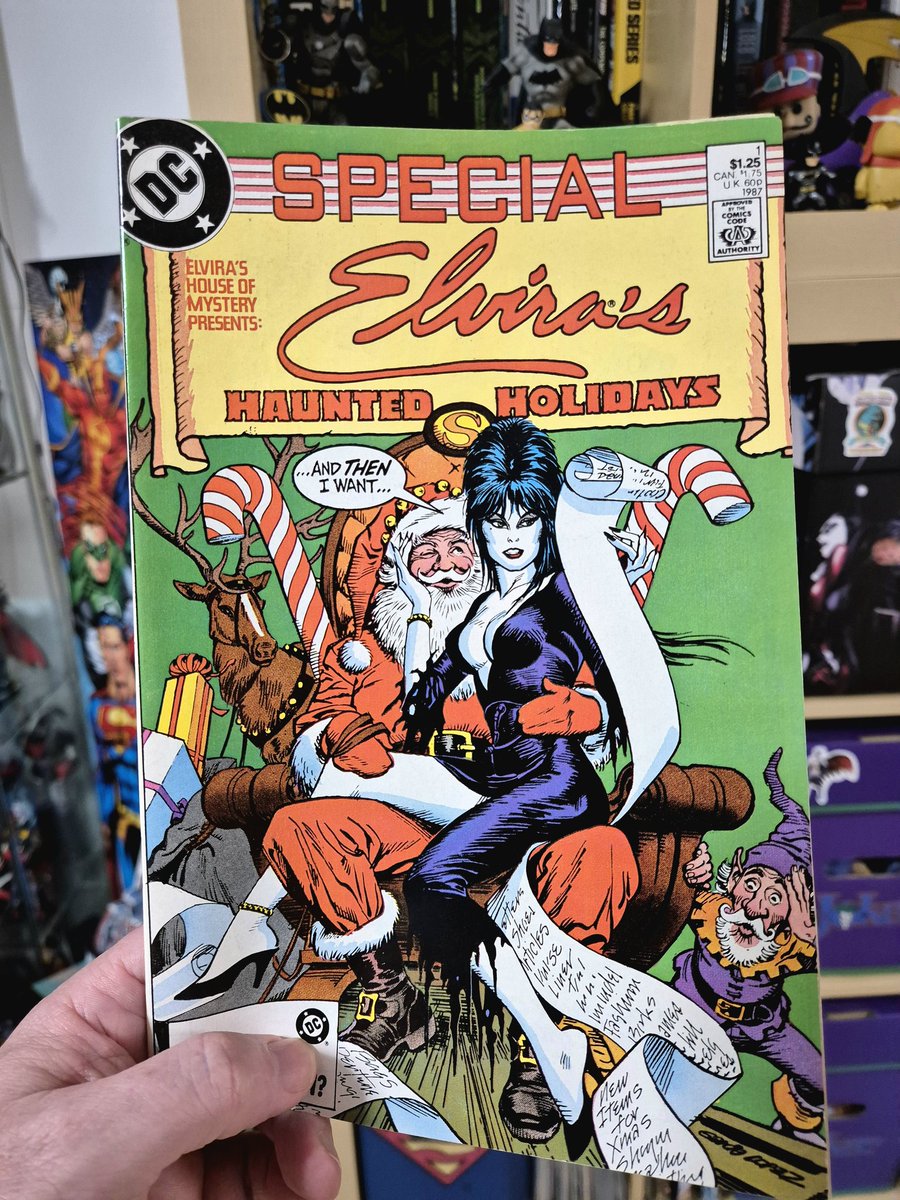 Regardez ce numéro fabuleux !
Elvira house of mystery special Noël 1987 
On retrouve la reine des sorcières et des autres créatures de la nuit qui pendant plusieurs numéros a ete l hote officiel de la maison des mysteres
#dccomics #comics #Elvira