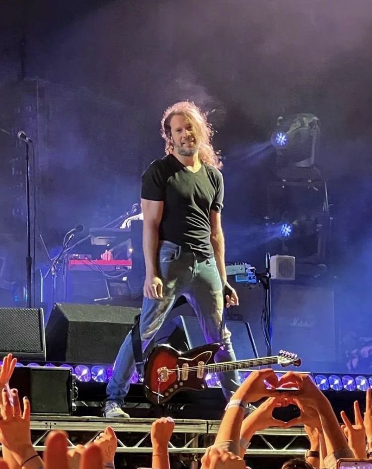 peachesdari's tweet photo. oooh old emo men please never stop wearing tight jeans oooh please please never stop please i might die if you do https://t.co/bAz89K3VQH