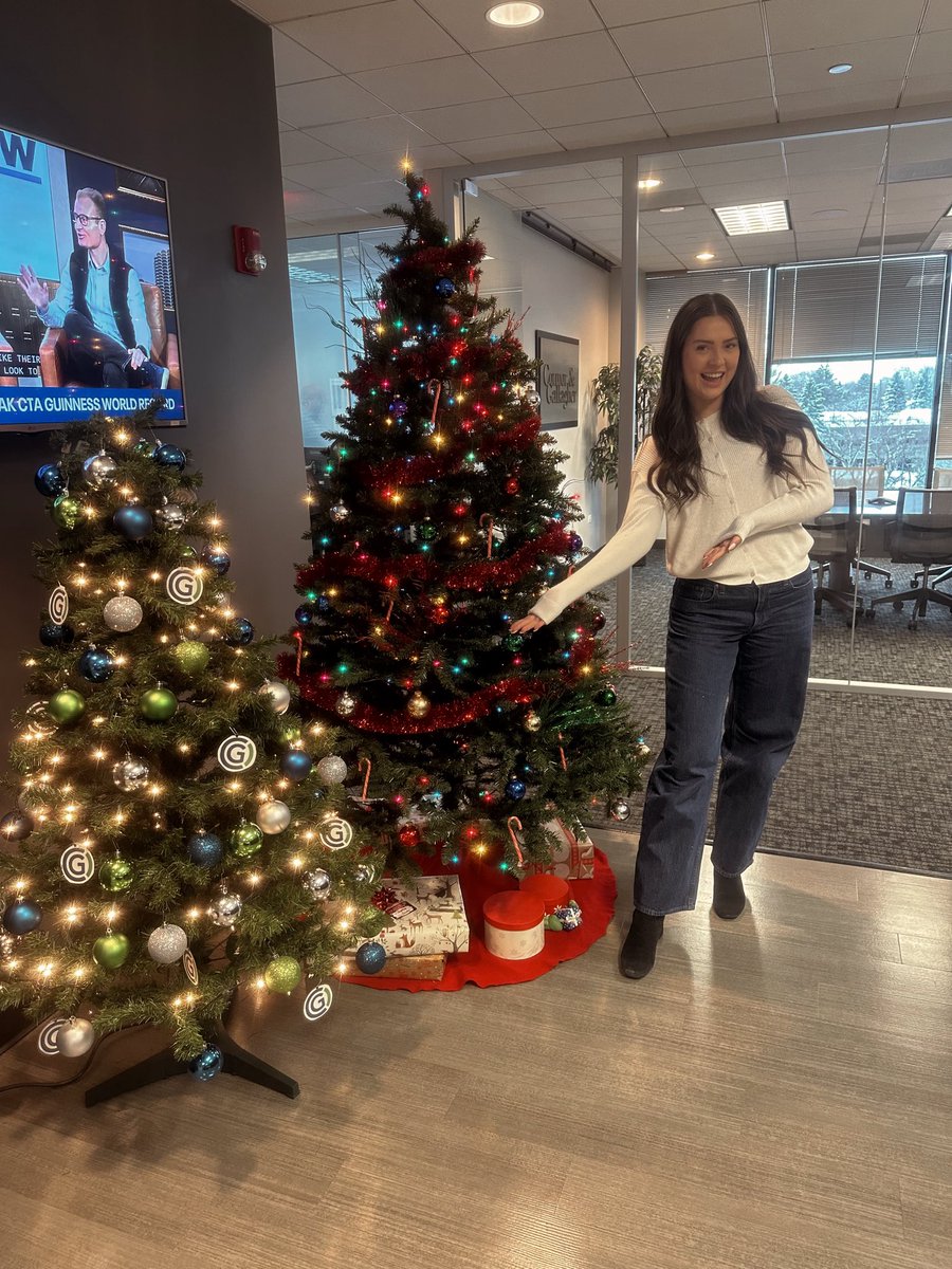 go_cgo's tweet image. Us the moment the clock hits 12:00 AM on December 1st. 🎄