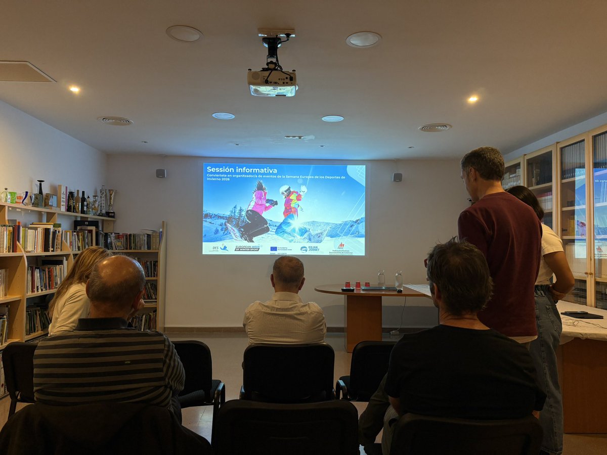FEEC_cat's tweet photo. Aquesta tarda, a la seu de la #FEEC, amb la @kilianfound, sessió formativa híbrida de la #EWW #beactivewinter per a diferents entitats i centres formatius que s’han sumat al projecte.
Seguim fent del esports de muntanya d’hivern, esports inclusius i sostenibles.
#sentlamuntanya #sommuntanya #somnatura