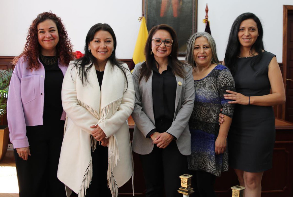 La ministra de Gobierno @NatalyMorilloS se reunió con la alcaldesa de Santa Isabel, la organización social Las Marías y Ayuda en Acción para consolidar una agenda conjunta orientada a fortalecer los servicios de atención a víctimas de violencia basada en género.