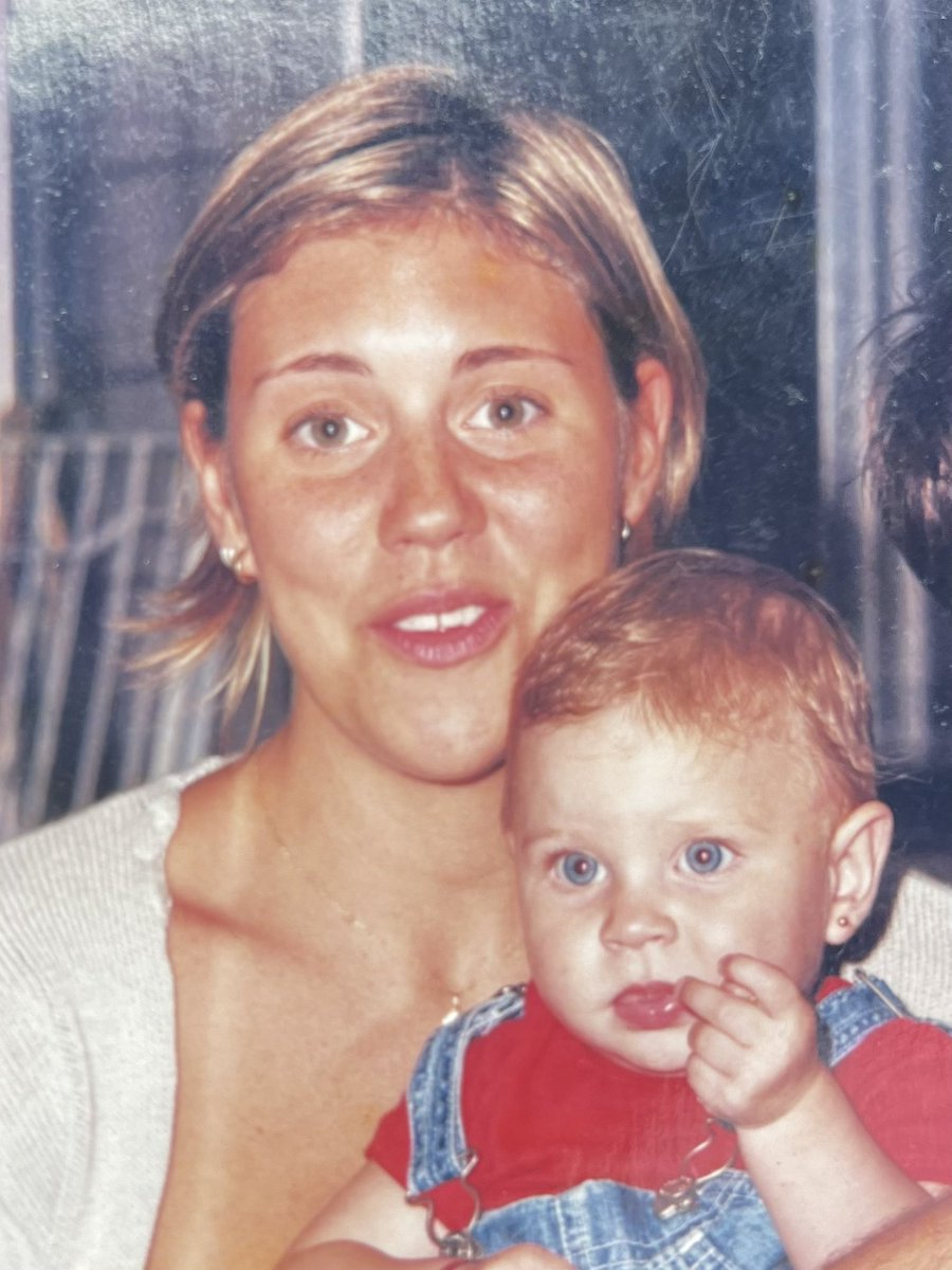 LulaGranata12's tweet photo. siempre creí que perder a mi mamá iba a ser lo peor que pudiera pasarme, y tenía razón, porque perderte fue lo peor que me pasó. Te extraño como no te das una idea. Daría lo que fuera por poder tomar un mate más con vos, por escuchar tu risa, por abrazarte. Te amo para siempre ❤️ https://t.co/442MVbSvIl